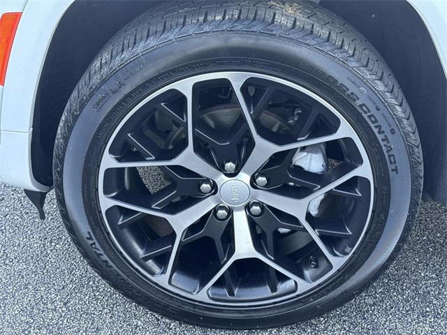 used 2024 Jeep Grand Cherokee car, priced at $46,990