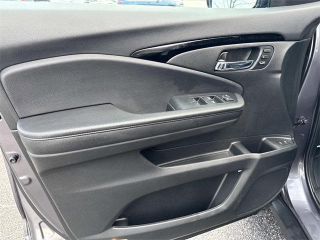 used 2022 Honda Pilot car, priced at $34,990