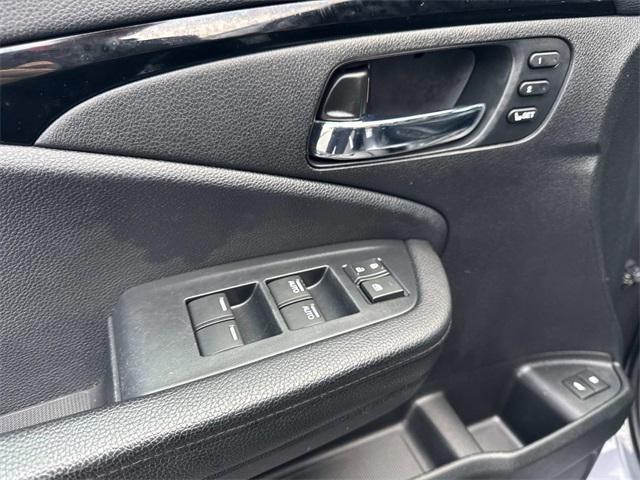 used 2022 Honda Pilot car, priced at $34,990