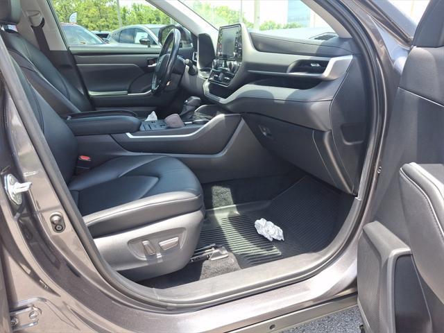 used 2021 Toyota Highlander Hybrid car, priced at $29,699