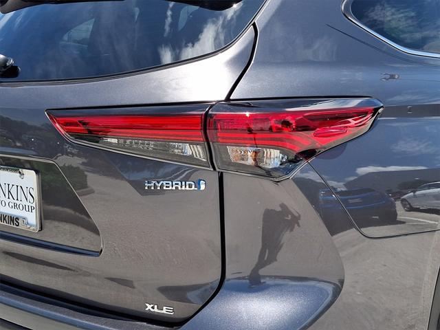 used 2021 Toyota Highlander Hybrid car, priced at $29,699