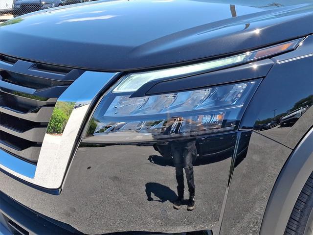 new 2025 Nissan Pathfinder car, priced at $49,952