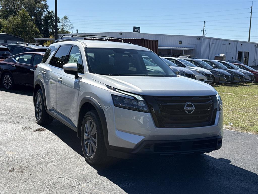 new 2025 Nissan Pathfinder car, priced at $33,985