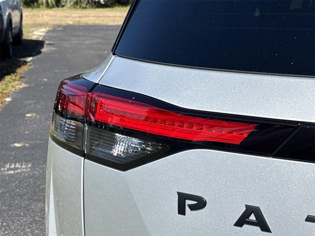 new 2025 Nissan Pathfinder car, priced at $33,985
