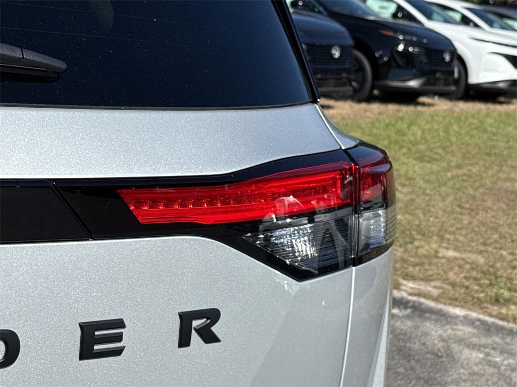 new 2025 Nissan Pathfinder car, priced at $33,985