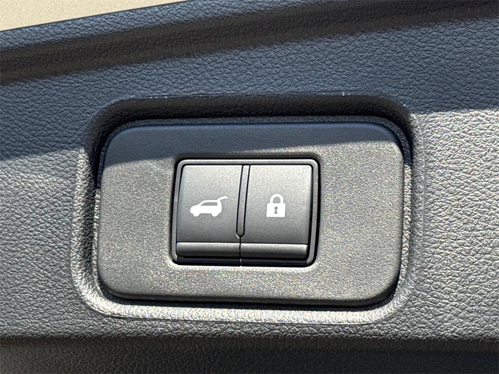 new 2025 Nissan Pathfinder car, priced at $33,985