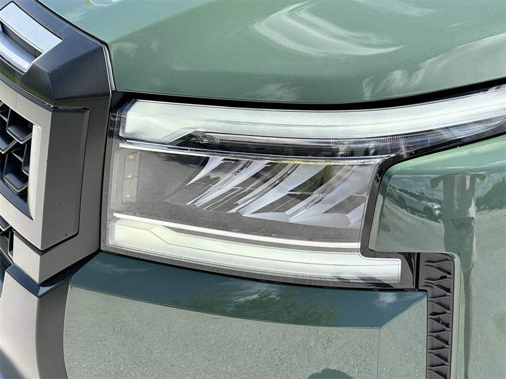 new 2025 Nissan Frontier car, priced at $38,556