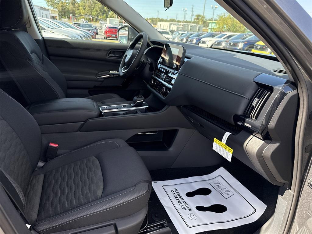 new 2025 Nissan Pathfinder car, priced at $33,539