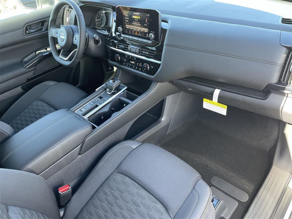 new 2025 Nissan Pathfinder car, priced at $33,688