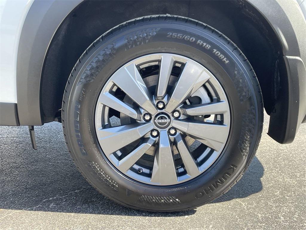 new 2025 Nissan Pathfinder car, priced at $33,688