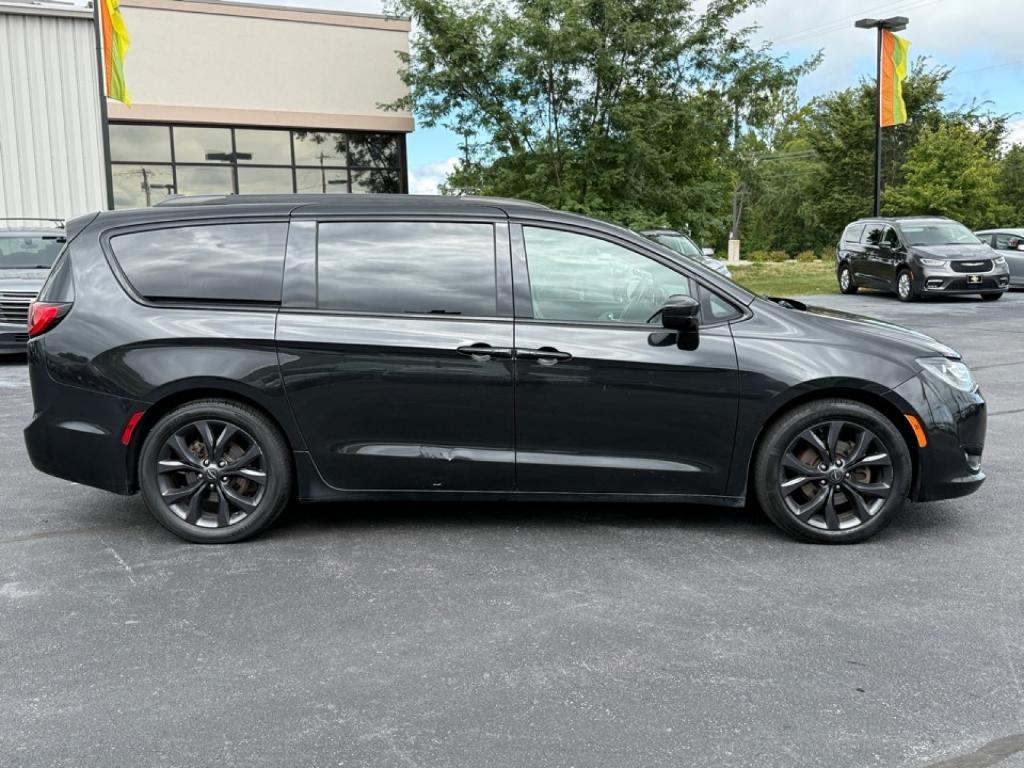 used 2018 Chrysler Pacifica car