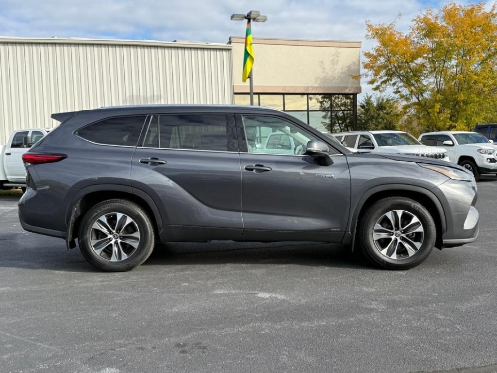 used 2021 Toyota Highlander Hybrid car, priced at $30,981
