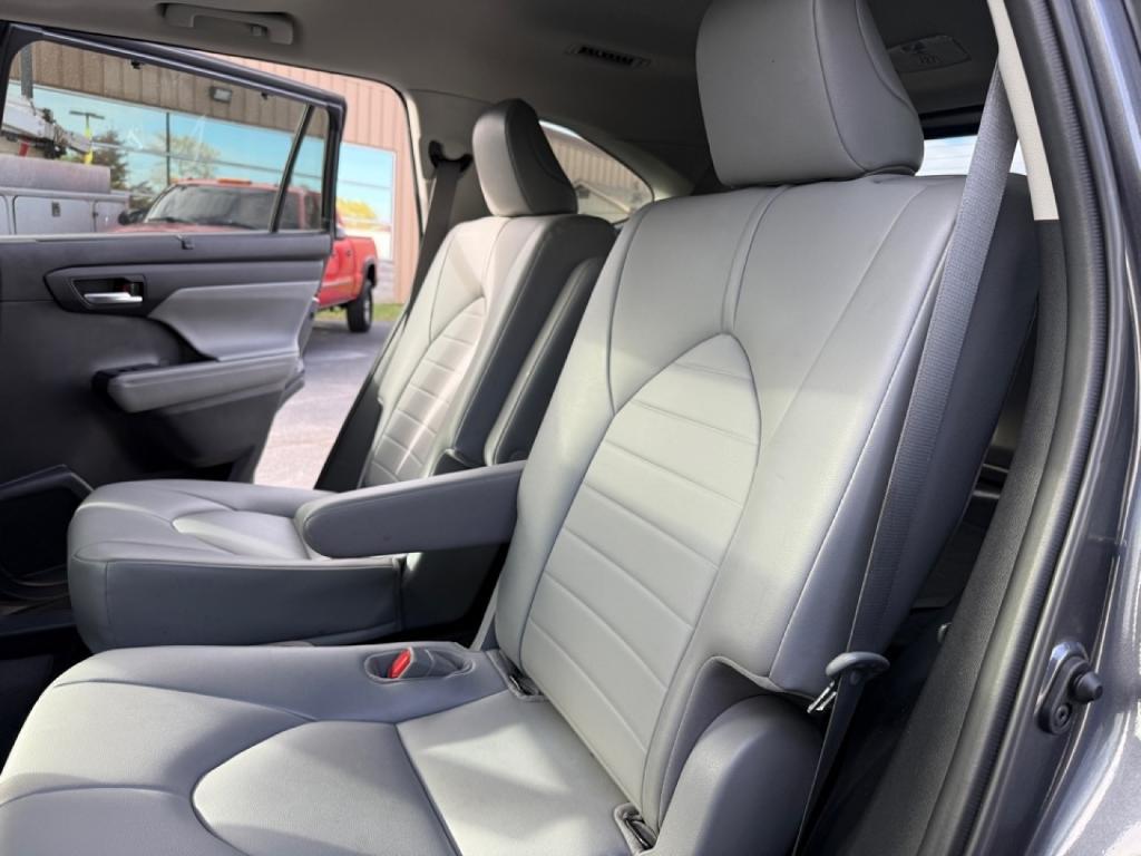 used 2021 Toyota Highlander Hybrid car, priced at $30,981