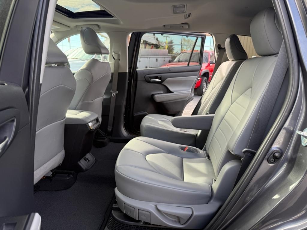 used 2021 Toyota Highlander Hybrid car, priced at $30,981