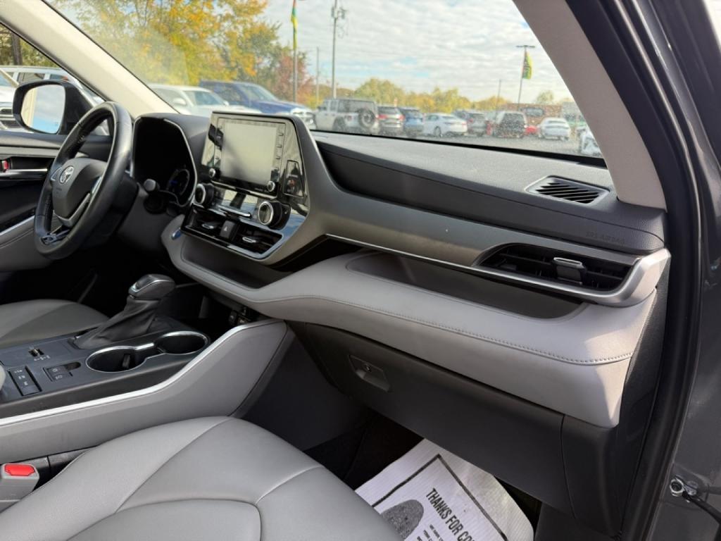 used 2021 Toyota Highlander Hybrid car, priced at $30,981