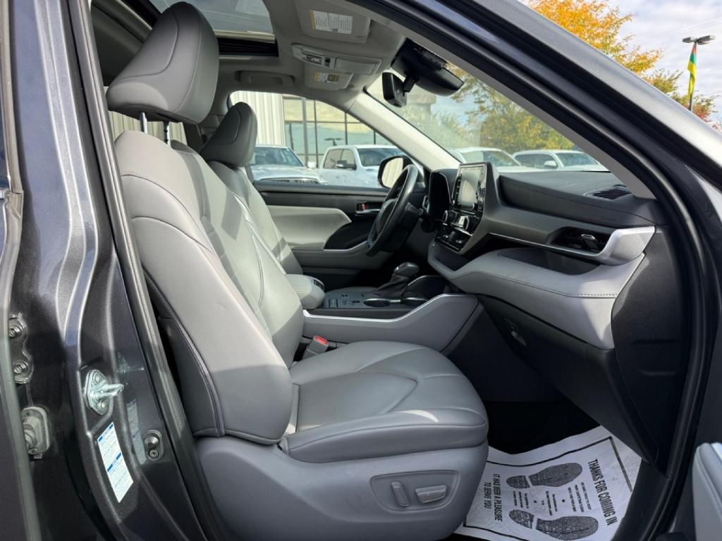used 2021 Toyota Highlander Hybrid car, priced at $30,981