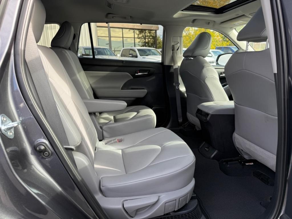 used 2021 Toyota Highlander Hybrid car, priced at $30,981