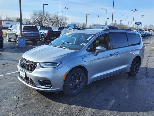 used 2021 Chrysler Pacifica Hybrid car, priced at $29,887