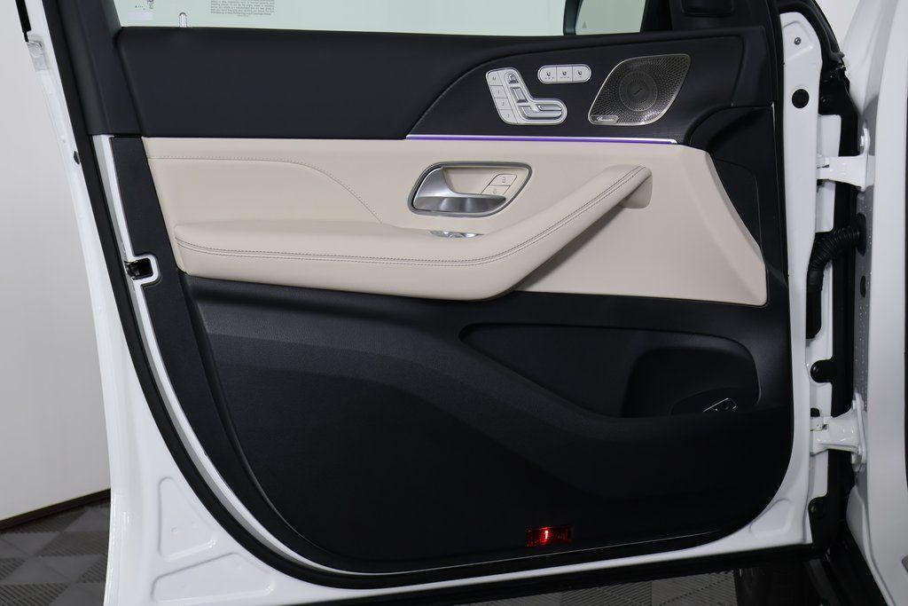 new 2025 Mercedes-Benz GLS 580 car, priced at $117,695