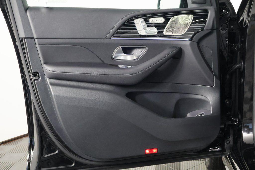 new 2026 Mercedes-Benz GLE 580 car, priced at $105,175