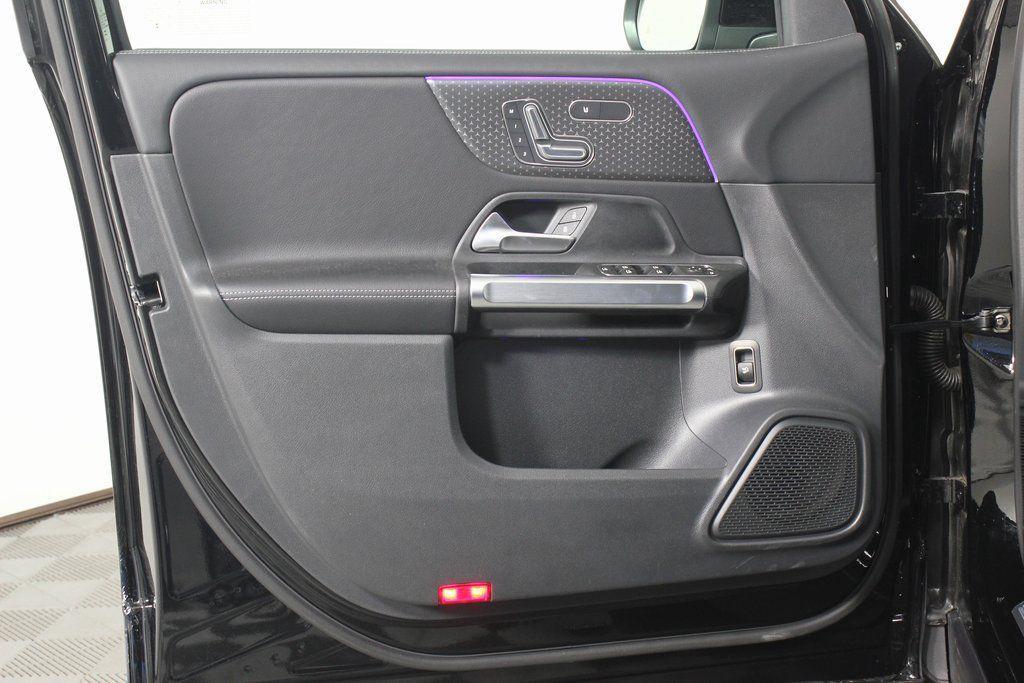 new 2025 Mercedes-Benz GLB 250 car, priced at $51,690