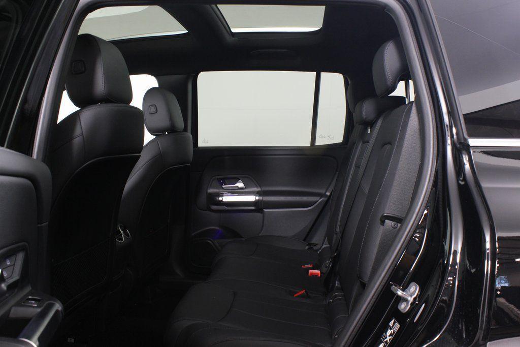 new 2025 Mercedes-Benz GLB 250 car, priced at $51,690
