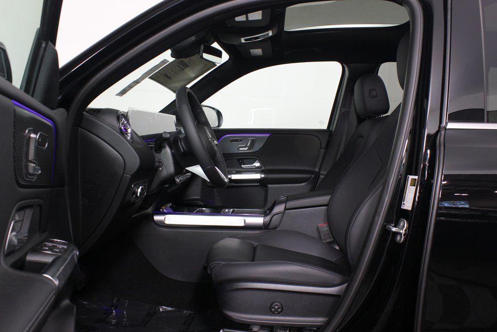 new 2025 Mercedes-Benz GLB 250 car, priced at $51,690