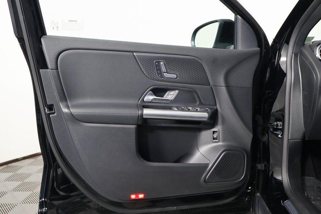 used 2025 Mercedes-Benz GLA 250 car, priced at $39,988