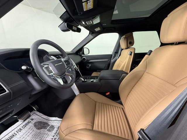 new 2025 Land Rover Discovery car, priced at $69,775