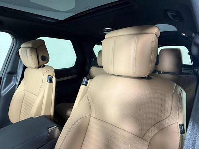 new 2025 Land Rover Discovery car, priced at $69,775