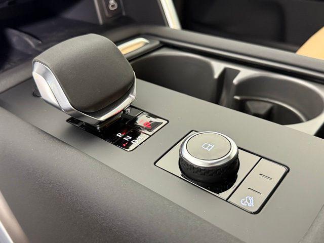 new 2025 Land Rover Discovery car, priced at $69,775