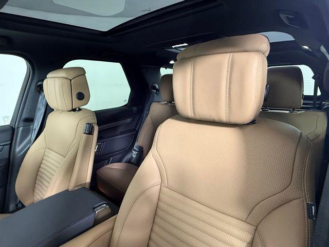 new 2025 Land Rover Discovery car, priced at $74,775
