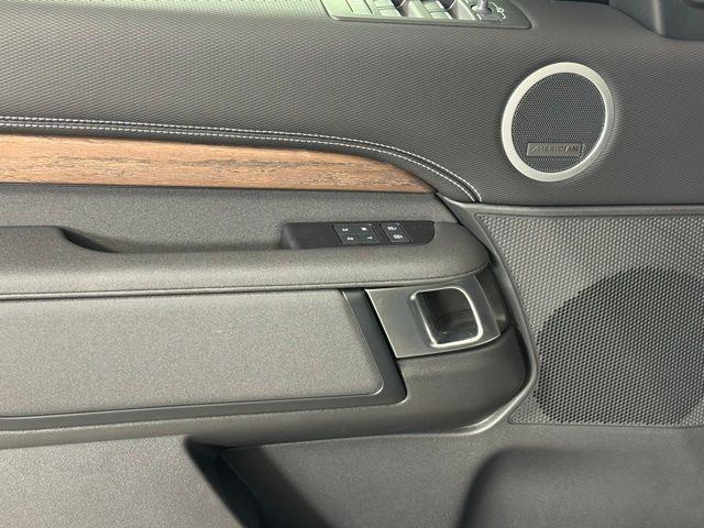 new 2026 Land Rover Discovery car