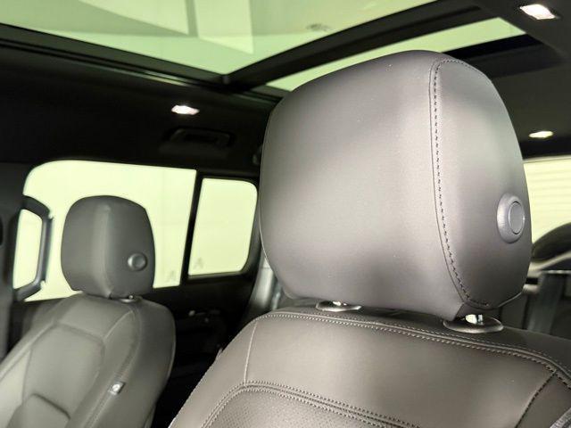 new 2025 Land Rover Defender car
