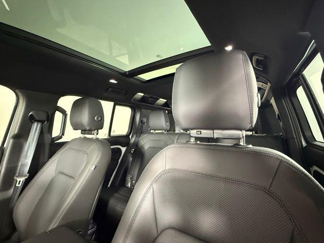 new 2025 Land Rover Defender car