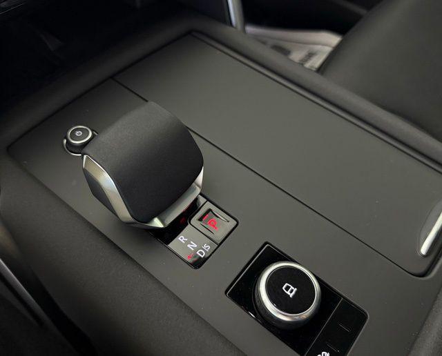 new 2025 Land Rover Discovery car, priced at $70,043