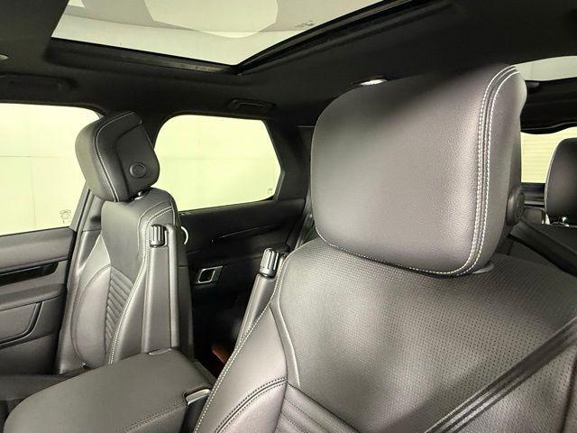 new 2025 Land Rover Discovery car, priced at $70,043