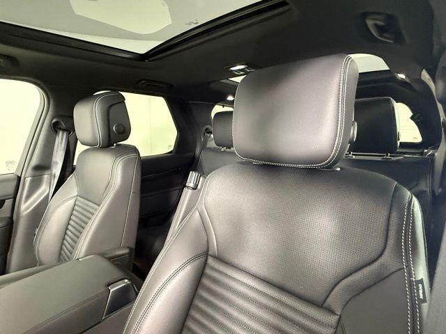 new 2025 Land Rover Discovery car, priced at $66,575