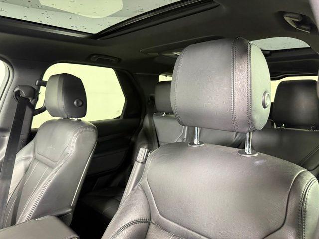 used 2018 Land Rover Discovery car, priced at $21,000