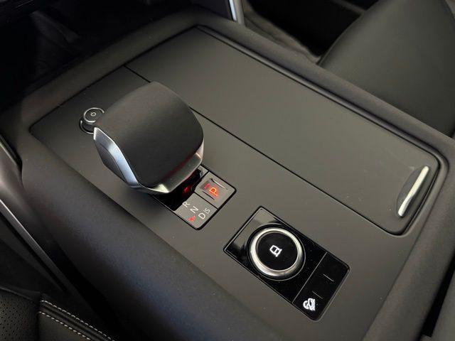 new 2025 Land Rover Discovery car, priced at $67,925