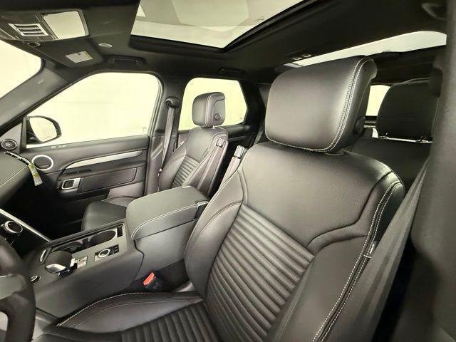 new 2025 Land Rover Discovery car, priced at $67,925