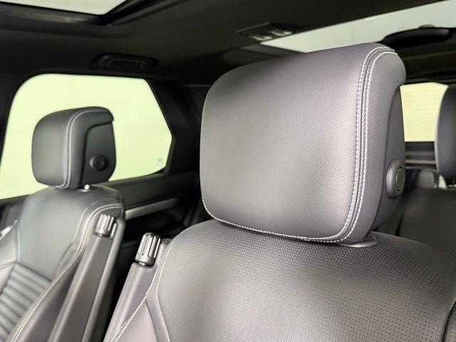 new 2025 Land Rover Discovery car, priced at $67,925