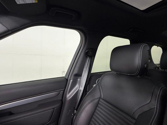 new 2025 Land Rover Discovery car, priced at $67,925