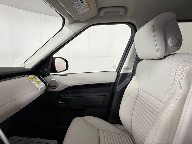 new 2025 Land Rover Discovery car