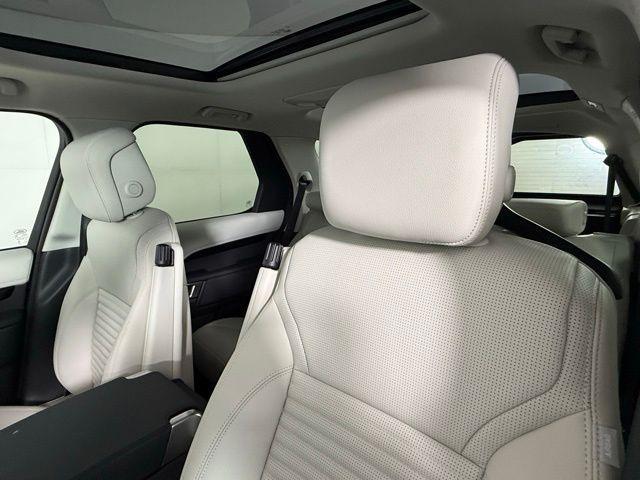 new 2025 Land Rover Discovery car