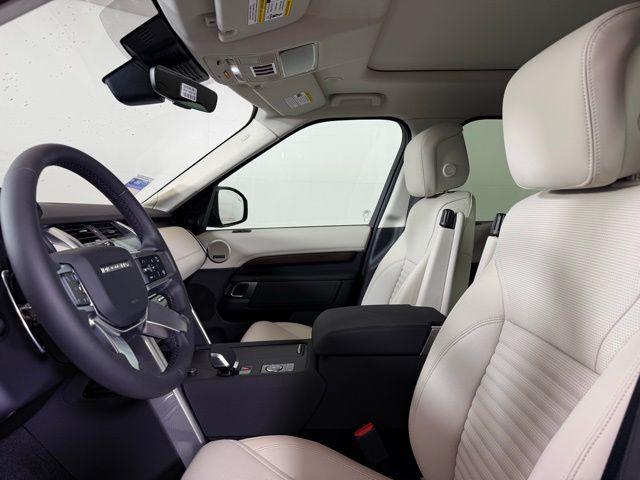 used 2025 Land Rover Discovery car, priced at $50,900