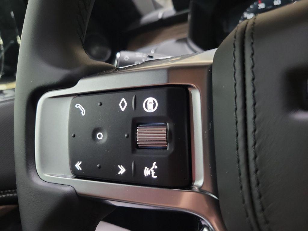 new 2025 Land Rover Discovery car, priced at $81,678