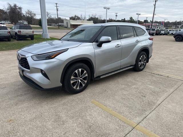 used 2022 Toyota Highlander Hybrid car, priced at $34,706