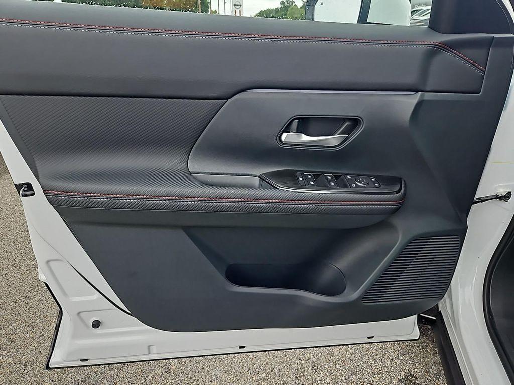 new 2025 Nissan Kicks car, priced at $29,412