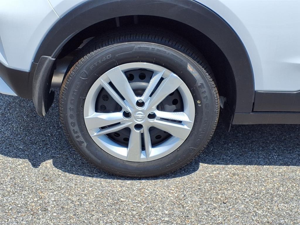 new 2025 Nissan Kicks car, priced at $23,850